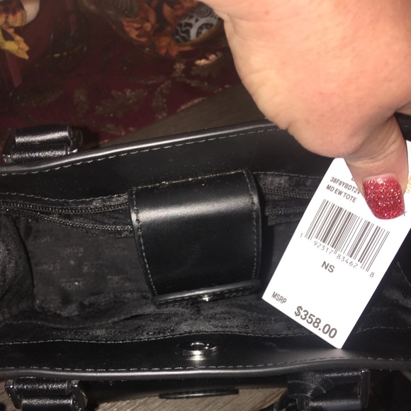 Mk purse - Picture 1 of 2